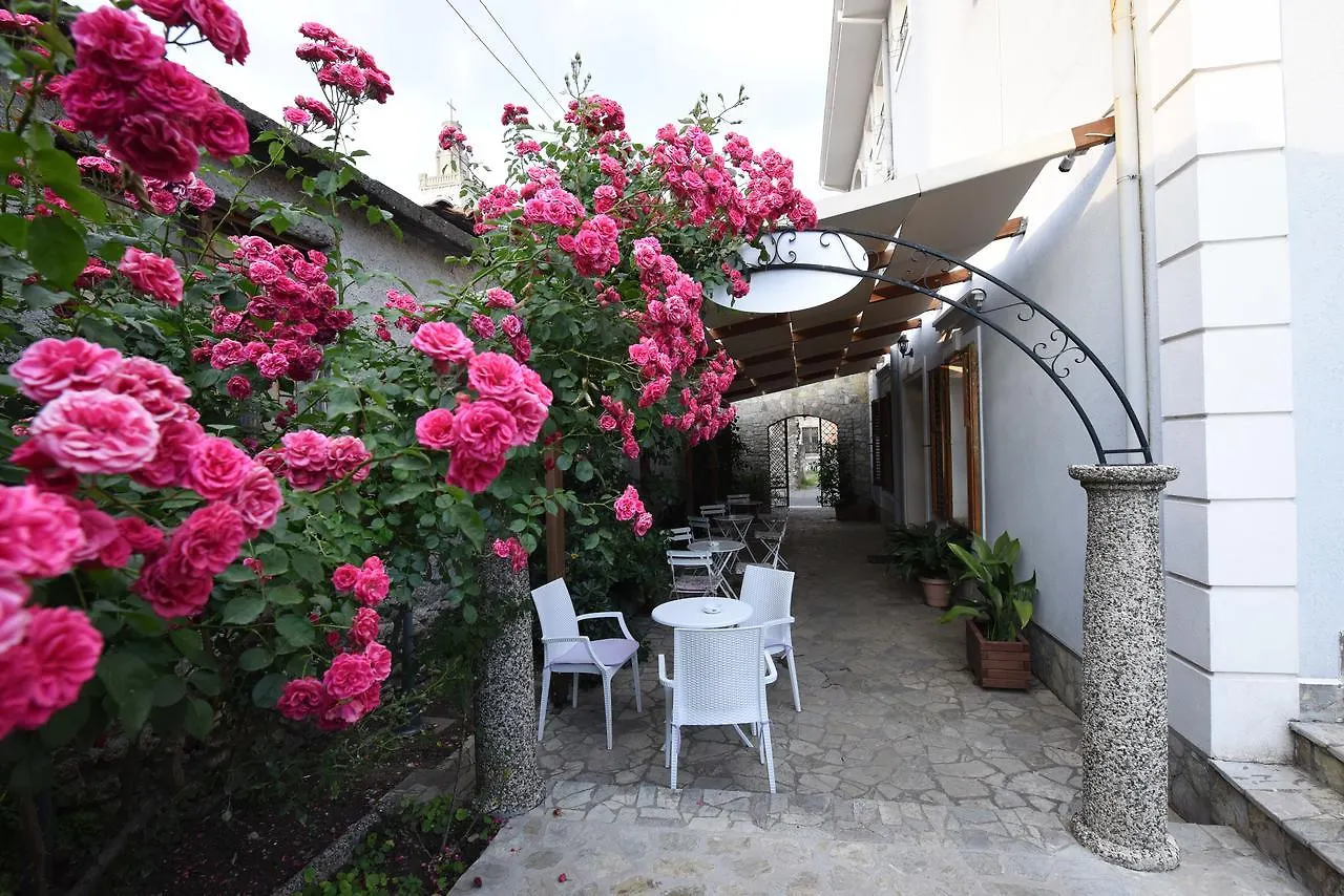 Rose Garden Hotel Shkoder 3*,